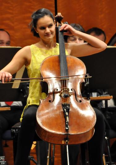 Cellistin Raphaela Gromes begeistert mit Gulda